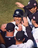 (2)Yankees' Matsui hits game-ending single